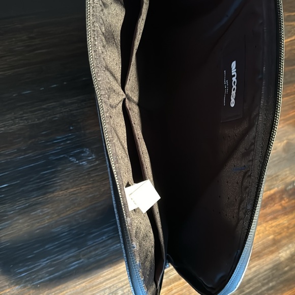 InCase 14 in Laptop Sleeve with pockets - Picture 3 of 4